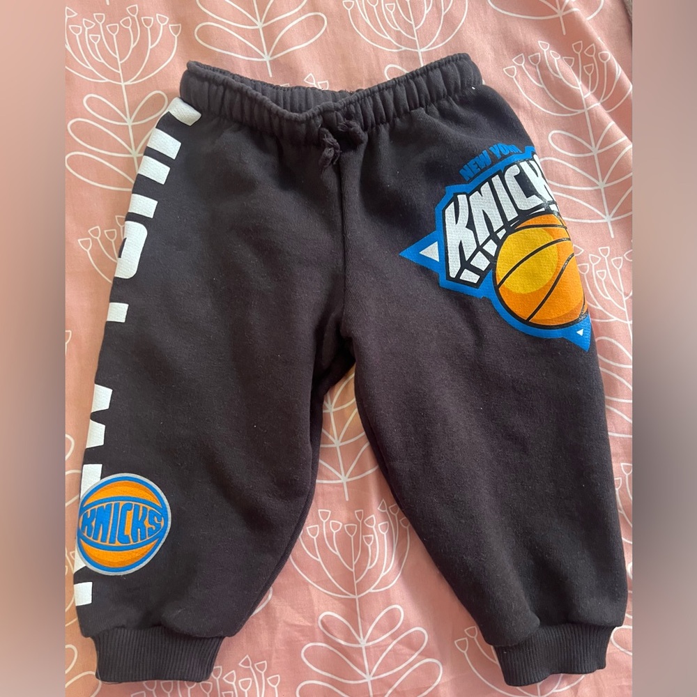 Zara Toddler Joggers with Knicks Logo, size 1 1/5 t